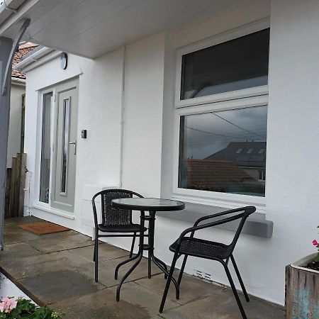 Contemporary One Bed Studio. Sea Views And Parking Вествард Хо Экстерьер фото