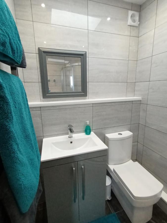 Contemporary One Bed Studio. Sea Views And Parking Вествард Хо Экстерьер фото
